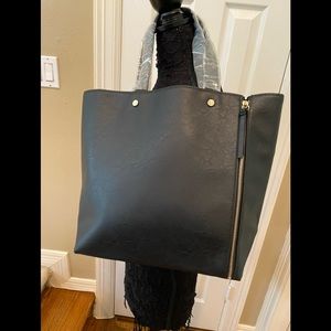 NWOT Neiman Marcus BlackTote With Zippered Detail